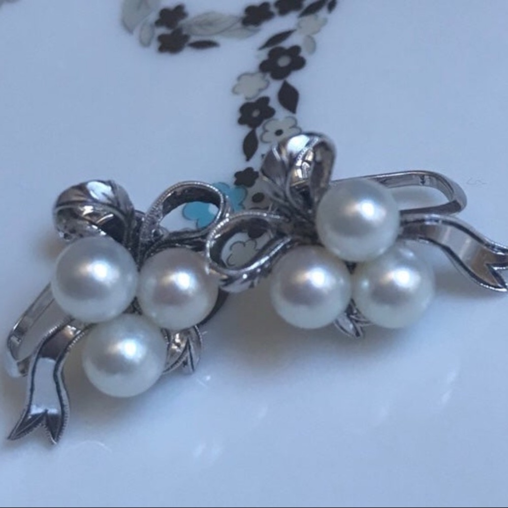 Vintage mikimoto sterling Silver Pearl Bow screw back earrings